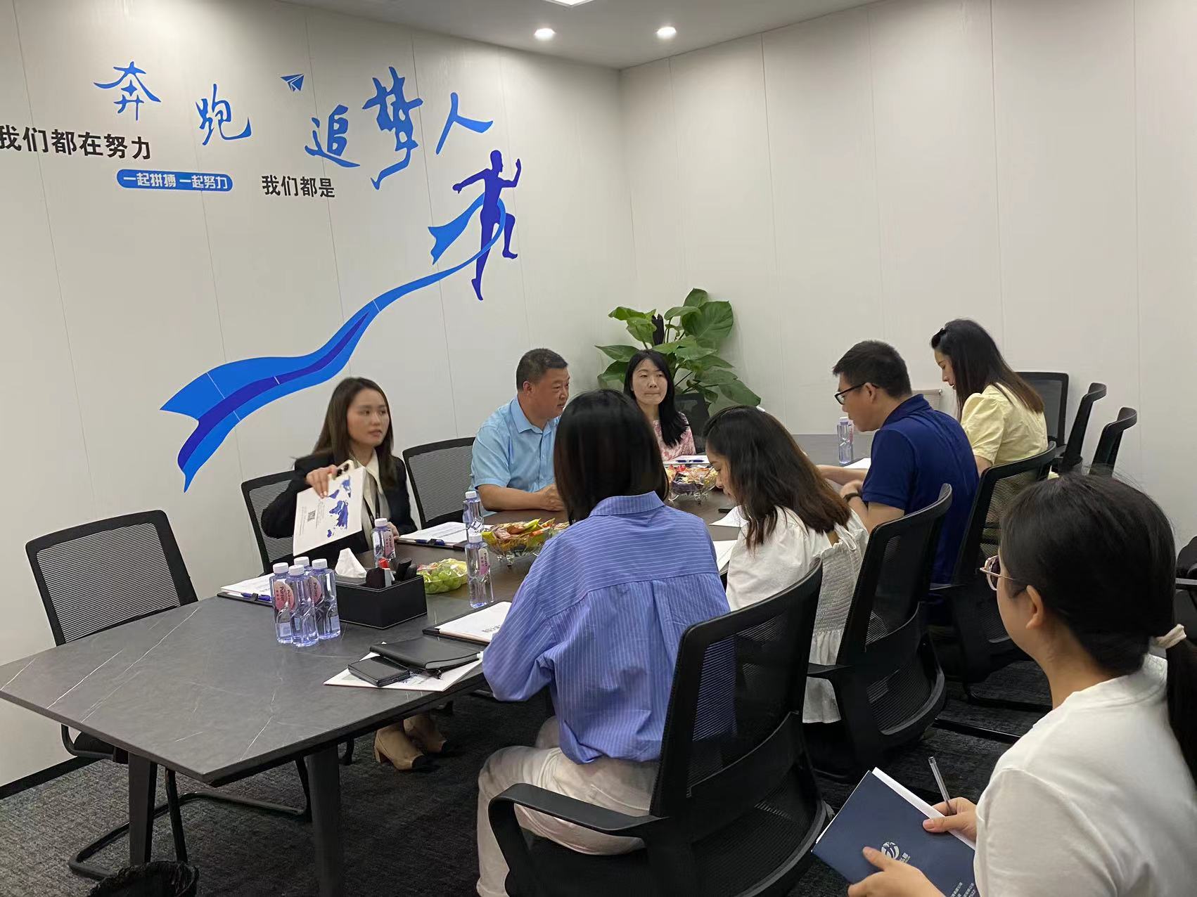 经信委参加座谈会